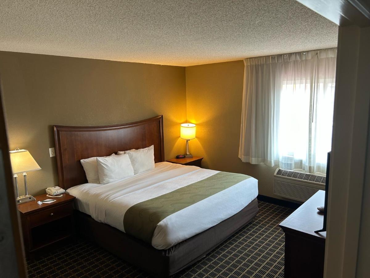 Quality Inn & Suites Bradford Exterior photo