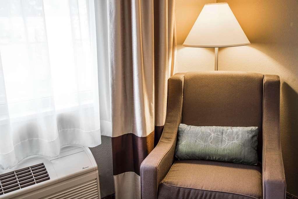 Quality Inn & Suites Bradford Room photo