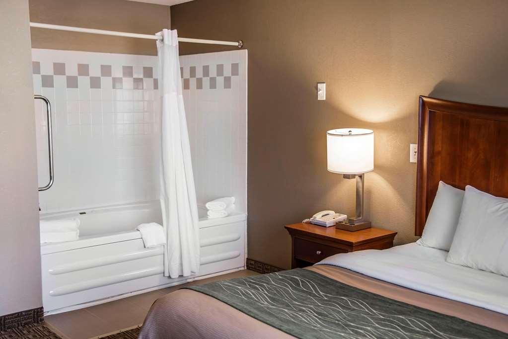 Quality Inn & Suites Bradford Room photo
