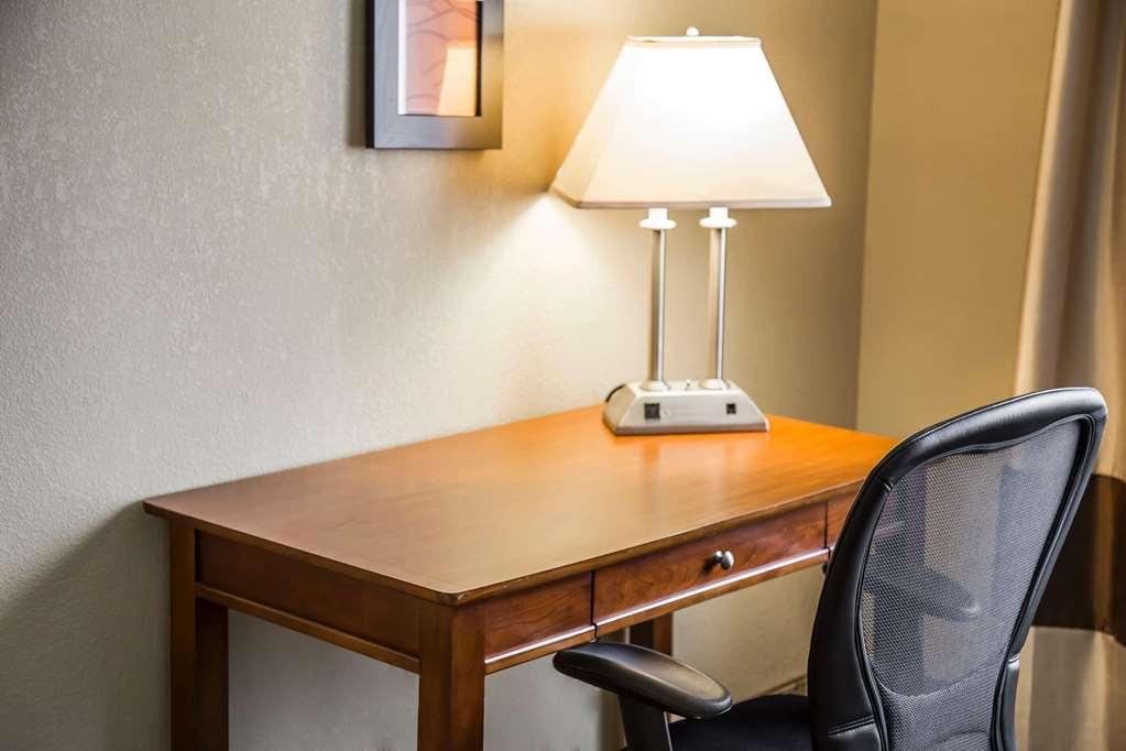 Quality Inn & Suites Bradford Room photo